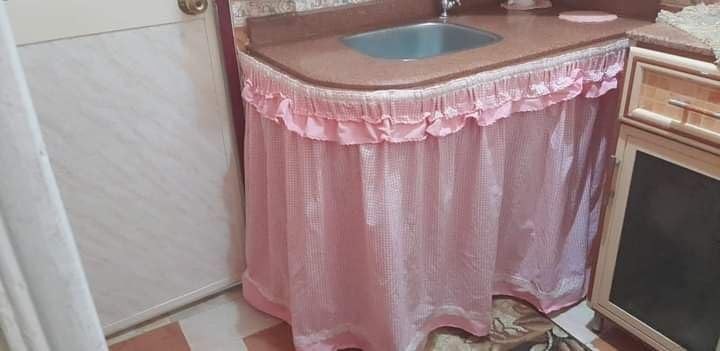 Generic Kitchen Sink Curtain with Adhesive Tape,red and white Ruffled Style, Waterproof Fabric, 150cm, Easy Install Under-Sink Storage Cover, .ms