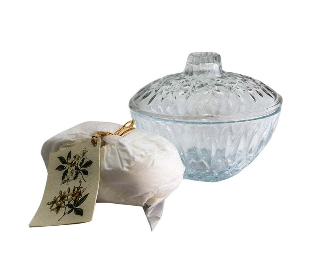 Nefertari Mineral Salts with Honey Suckle Oil and Glass Bowl