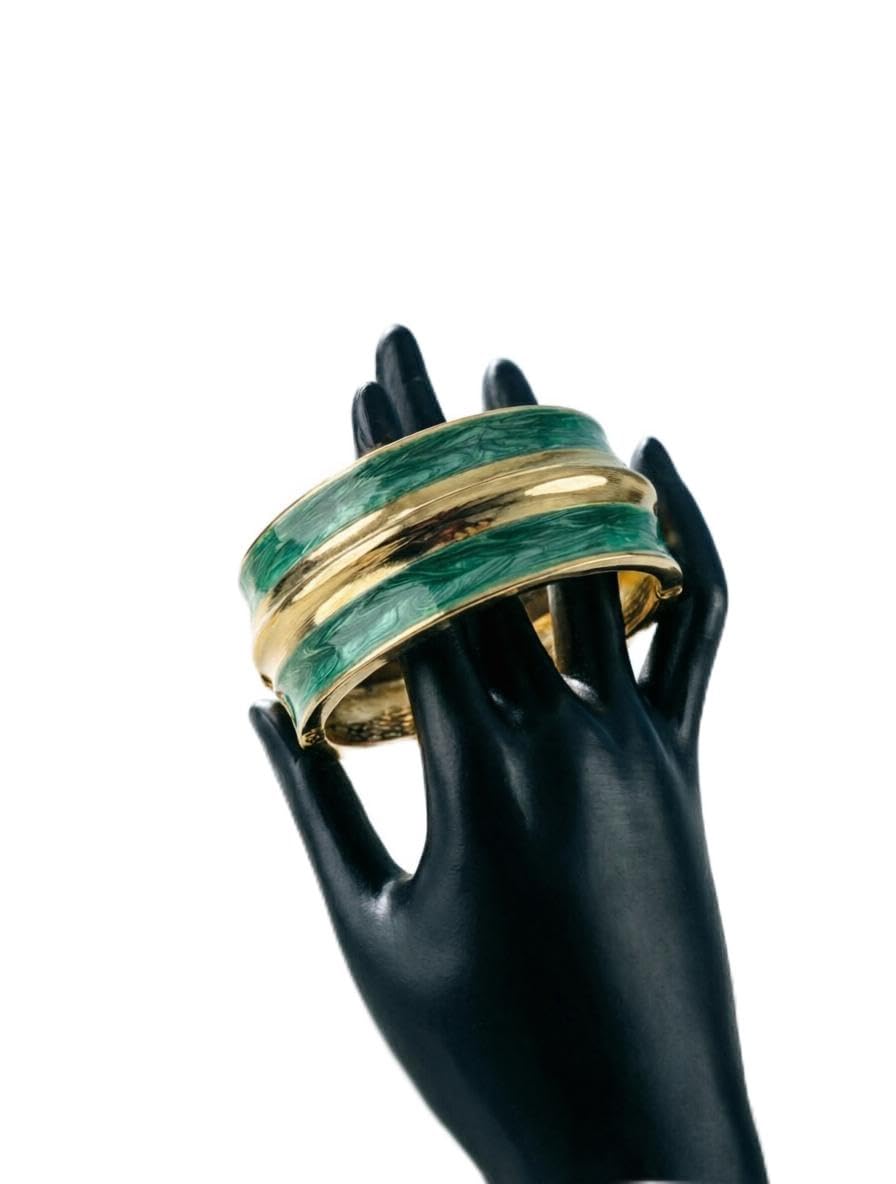 Gold Bracelet - 18K Gold Plated Hinge Cuff for Women, Chunky Vintage Stackable Arm Bangle, Fashion Jewelry Gift for Teen Girls and Mom on Birthday, Elegant Design