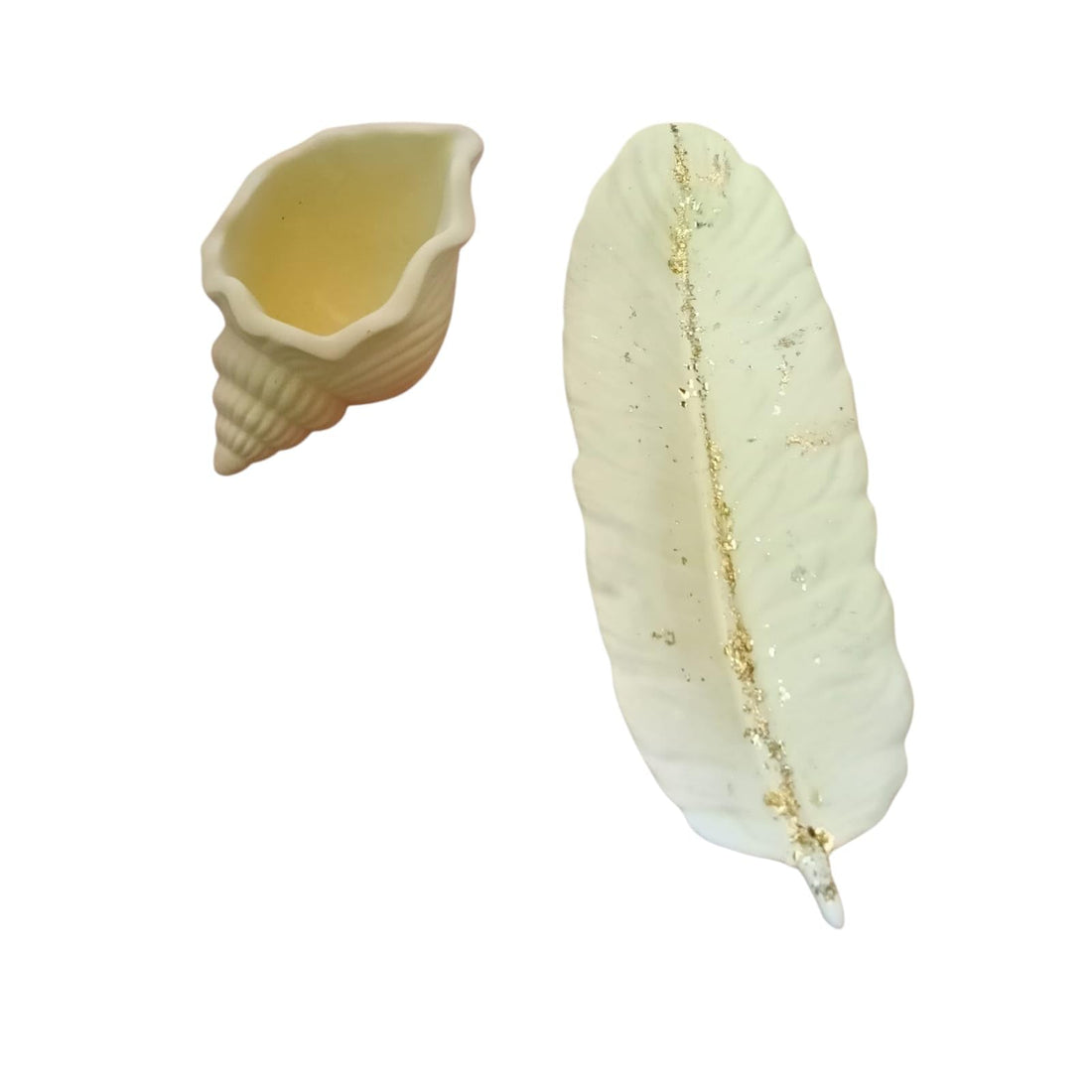 ALCONCRETE Jewelry Case, Seashell and Feather Design, Ring and Necklace Storage, White with Gold Accents (Feather, Cookie)