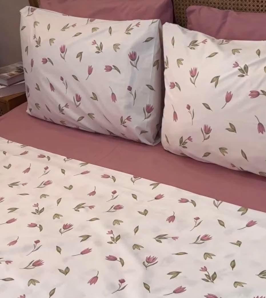 Amreya Cotton Bed Sheet Set Printed with Rose Flowers Large Size 240x260cm 4 Pieces with Pillow 170cm and 2 Pillow Cases 50x70cm