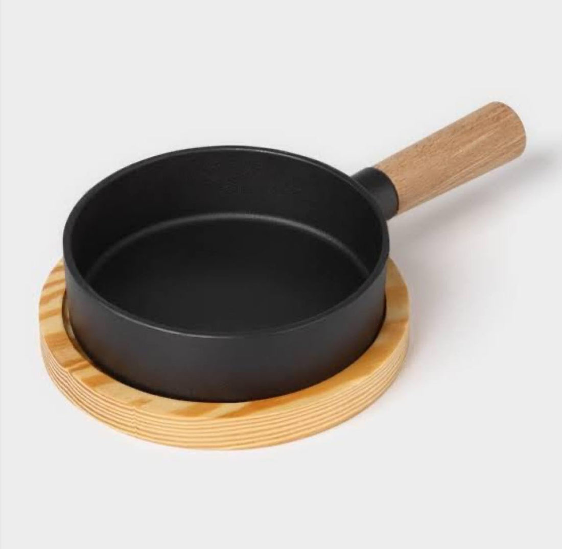 Generic Cast Iron Grill Pan with Wooden Handle, 20 cm Round, Wood Base .mh