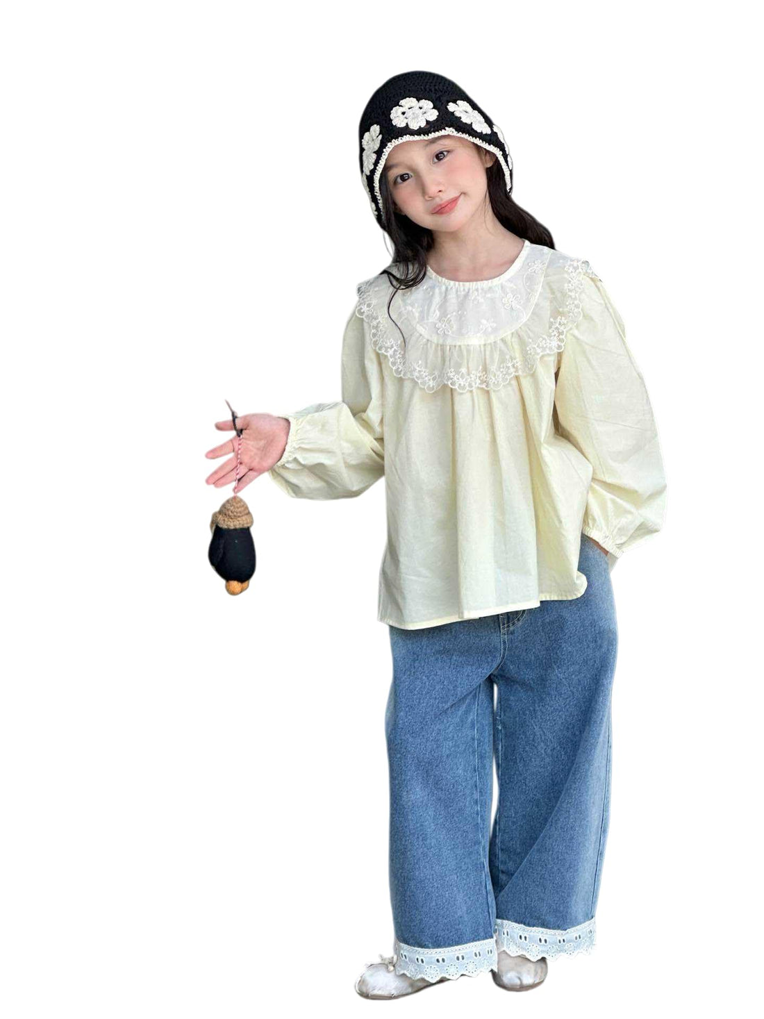 Mira Kids بلوزة بناتي قطن ناعم بتصميم ياقة دانتيل مطرزة وأكمام منفوخة – ستايل كلاسيكي أنيق يناسب الإطلالات اليومية والمناسبات – خامة مريحة وجودة عالية بلمسة فاخرة لطفلتك