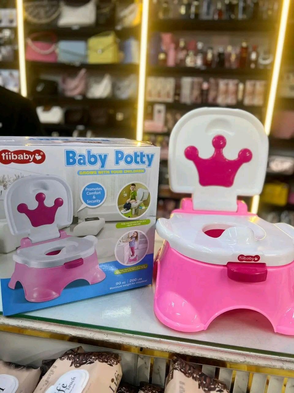 Practical 3-in-1 potty Works as a training chair + toilet seat + small step Helps your child learn to use the bathroom easily and safelyThe cover detaches and can be placed on a regular toilet