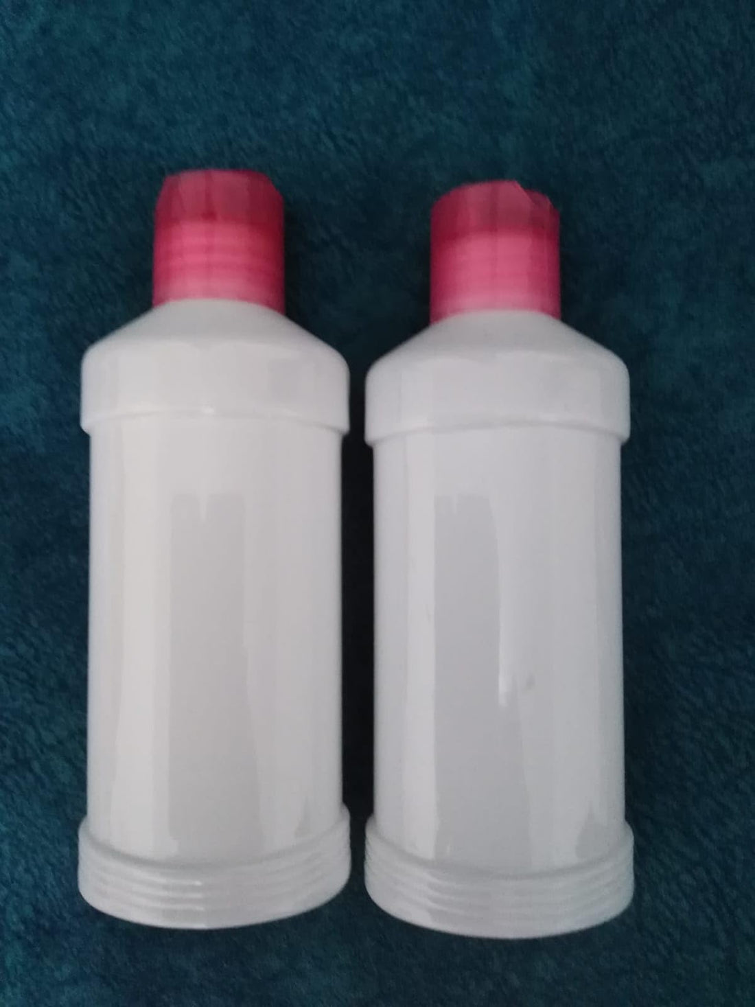 Empty Shampoo Bottle 250ml White Refillable Shampoo Bottle with Pink Press Cap (2 Pack)