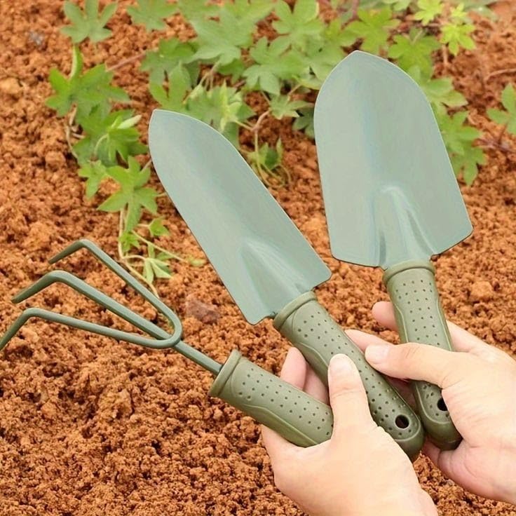 Garden Tool Set, 3-Piece Ergonomic Hand Tools with Trowel, Spade and Cultivator Fork, Green, 23-25cm Length