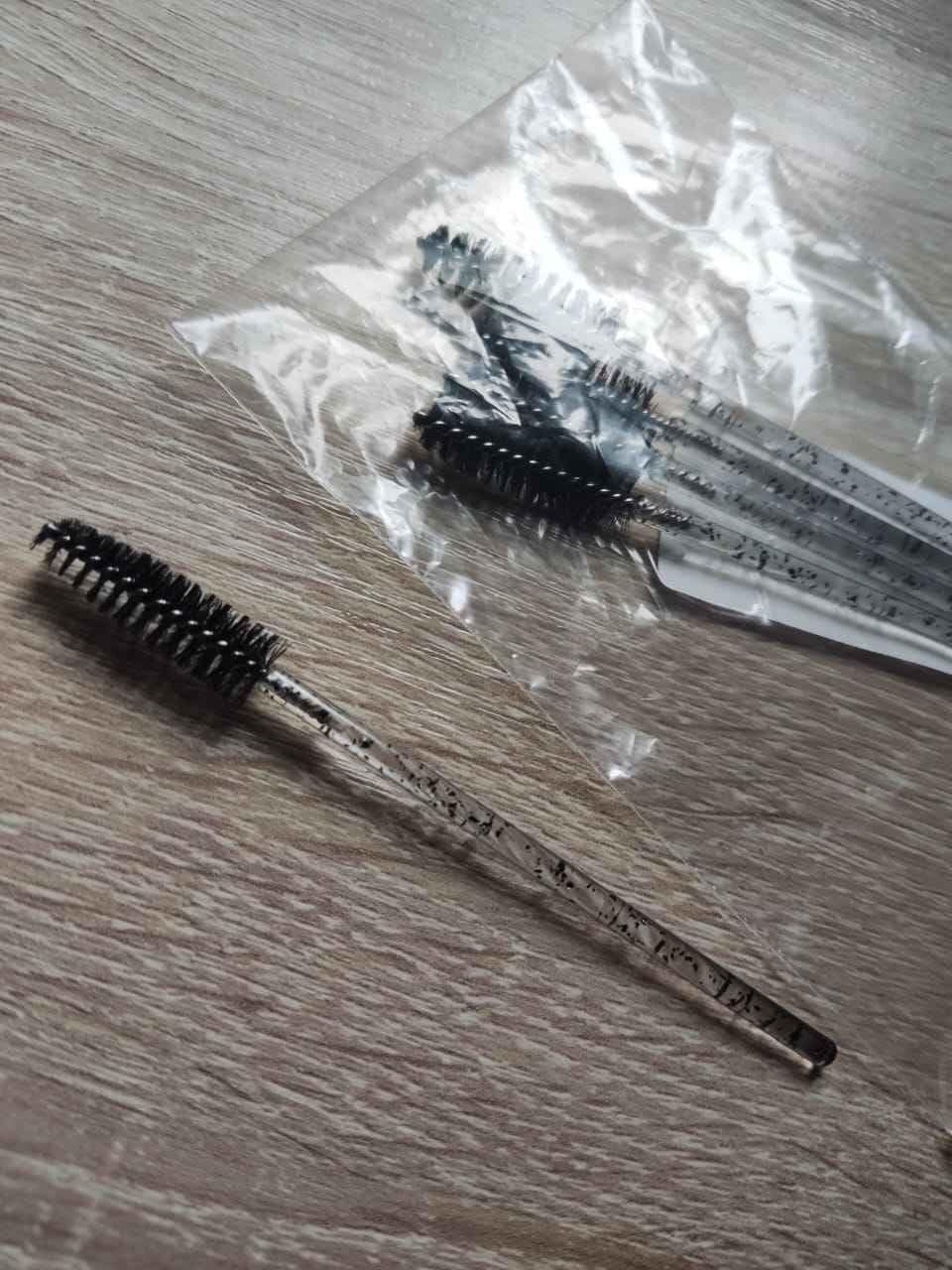 "Perfect Beauty Kit: Eyebrow and Eyelash Brushes with 10 Pieces - Get the Best Makeup Experience!" - Generic