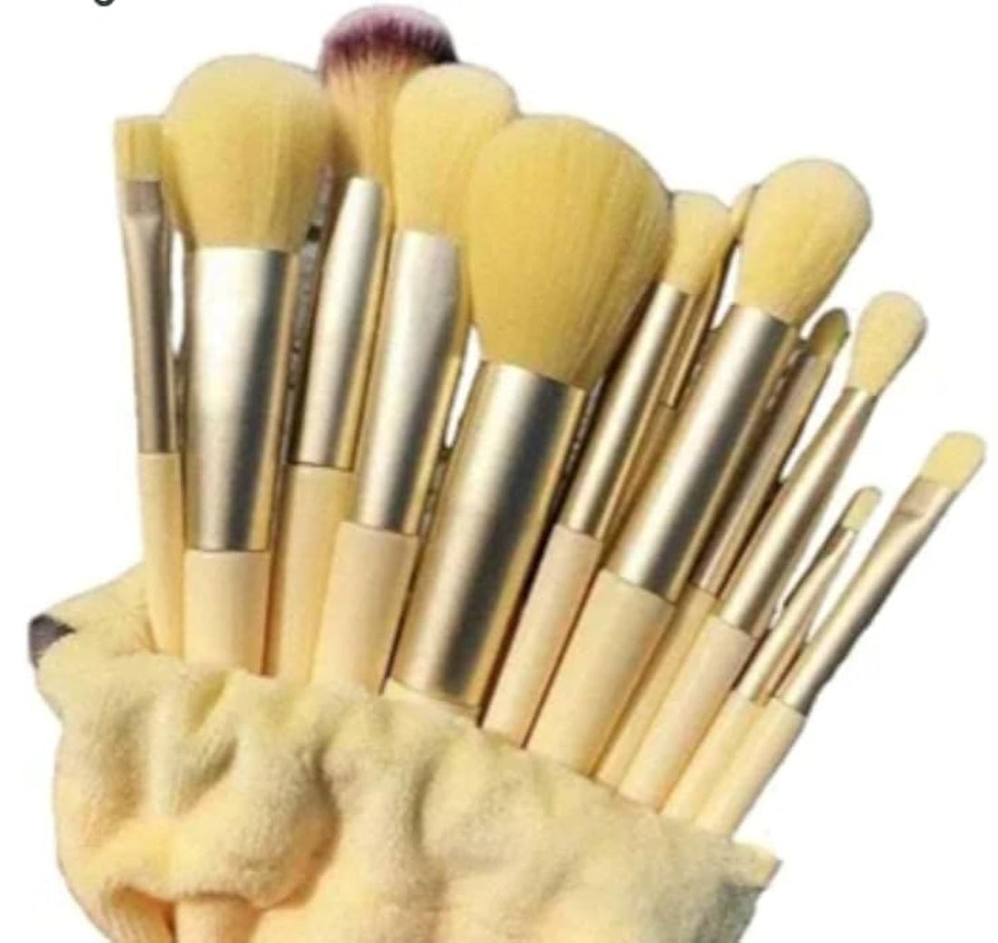 Makeup Brush Set 13Pcs/Set Soft Hair Blusher Eye Shadow Brushes with Cosmetic Brush Bag (Yellow)