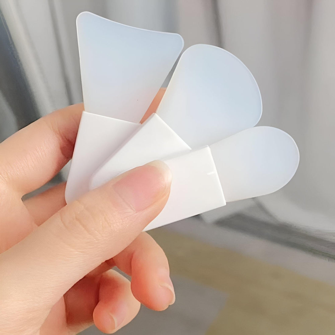 Makeup Brushes - Transform your beauty regime with our set of 3 silicone brushes, perfect for applying makeup masks, clay masks, eye masks, and facial cleansers for a radiant look.