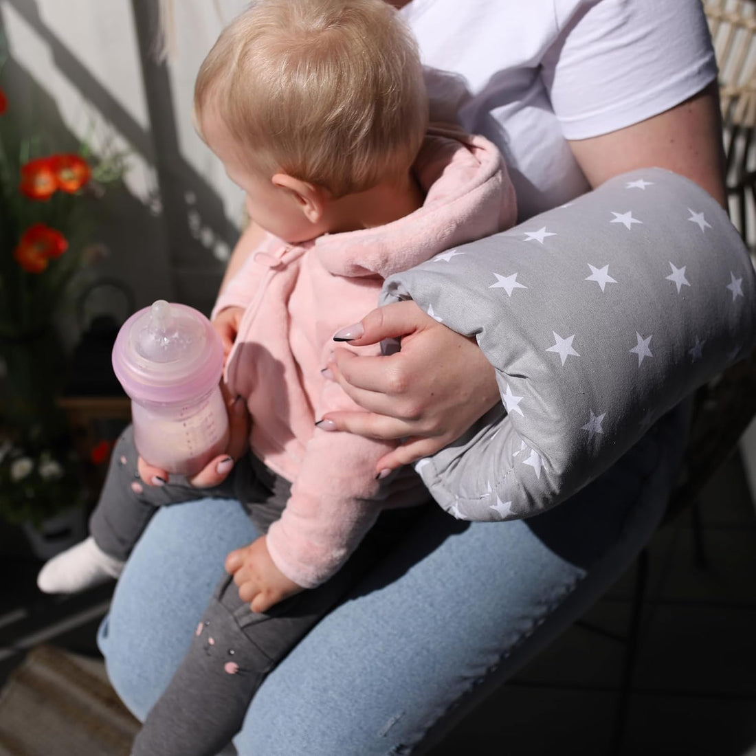 Nursing Pillow for Moms and Dads: Elegance and Comfort for On-the-Go Nursing - Generic