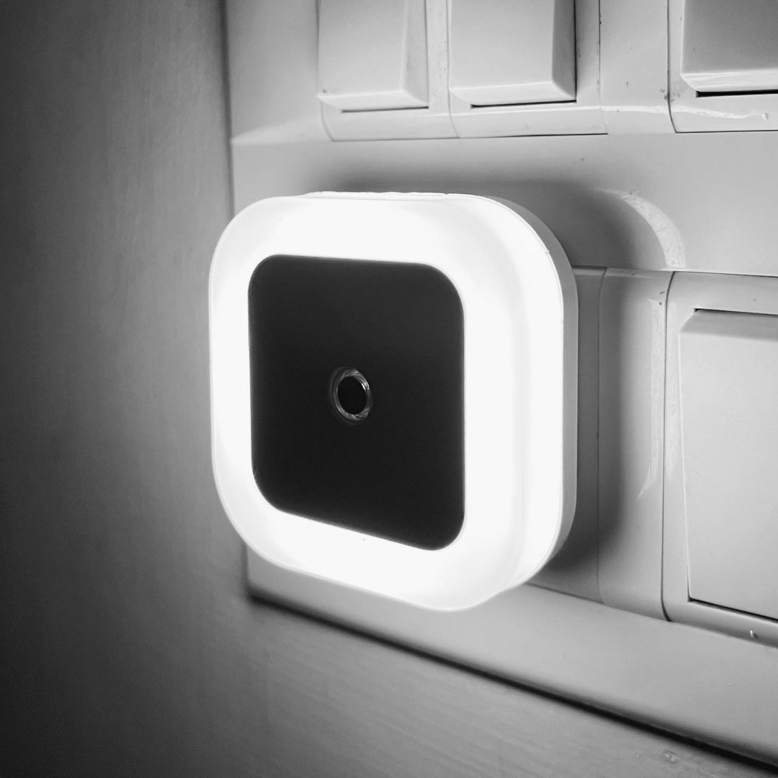 TARAMPRO 0.5 W LED Night Lamp Automatic Sensor Smart LED Night Light for Kids Elderly Bedroom Plug Type – Pack of 1 (White)