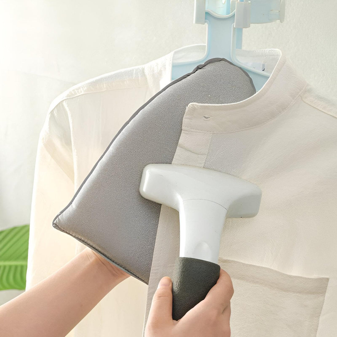 Protective Ironing Gloves - Durable Thermal and Steam Resistant Gloves to Safeguard Your Hands from Burns and Scalds During Ironing, Soft Padding for Comfort, Size 9 * 6