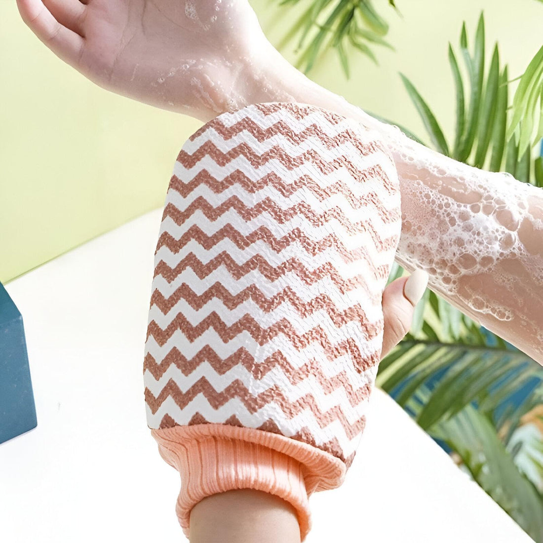 Specialized Exfoliating Shower Gloves for Refreshing Shower Experience, All-Round Exfoliation, Comfortable Spa Massage to Get Rid of Dead Skin Cells (1 Glove)