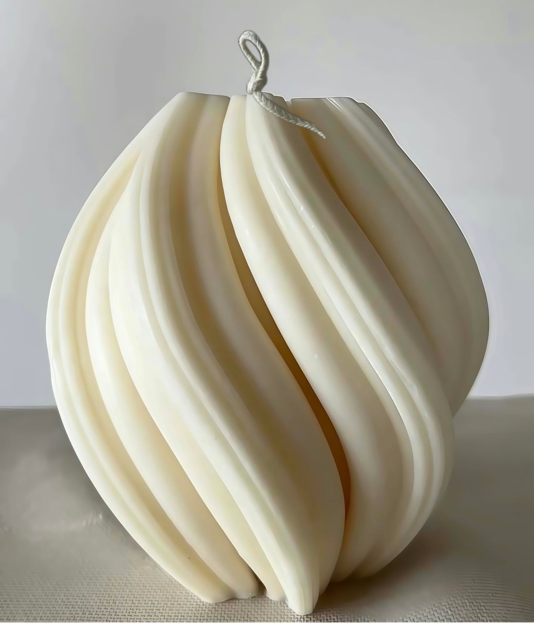 Swirl Candle - White Pretty Medium Handmade Pillar Scented Twirl Soy Wax Candle,Elegant Aesthetic Candle for Women,Housewarming Present,Home Room Shelf Coffee Table Decor Idea Spiral Candle
