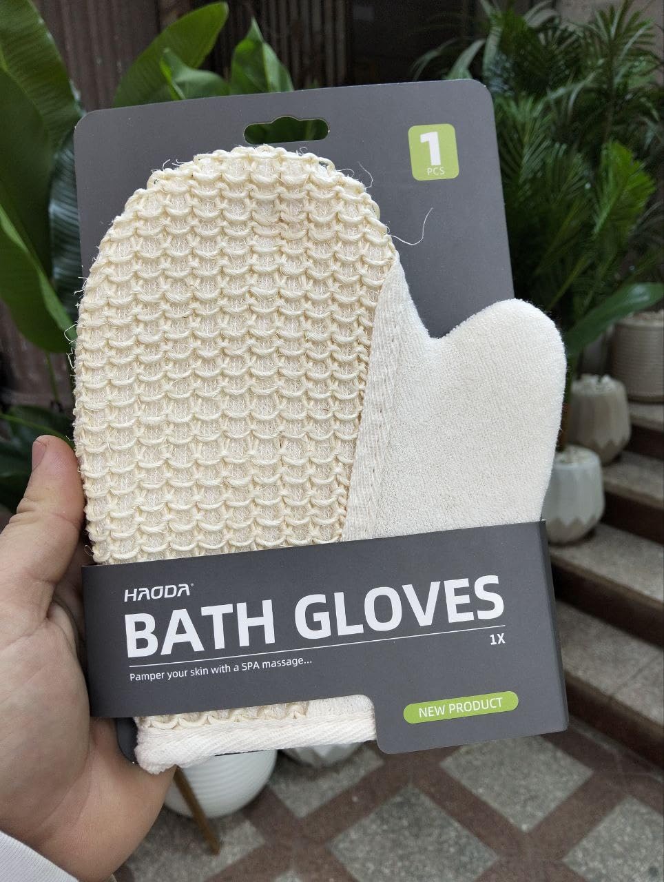 Bath Gloves, Exfoliating Shower Glove with Textured Scrubbing Surface, multiple colors, 1 Piece.
