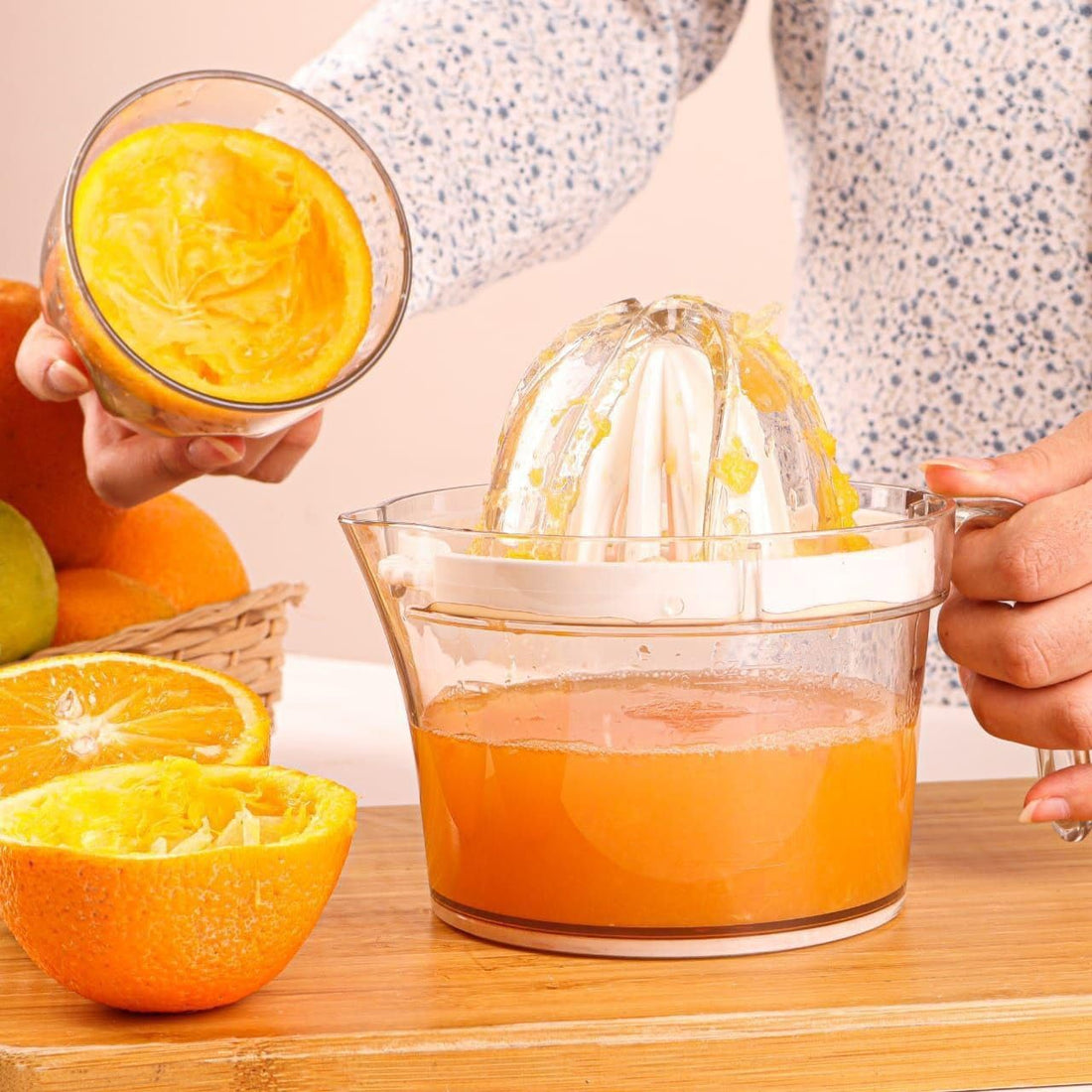Juicer Orange Lemon Squeezer - Strong Acrylic Lemon Squeezer with Graduated Decanter for Accurate & Easy Juice Measurement for Home Use & Quickly Prepare Fresh Juicers