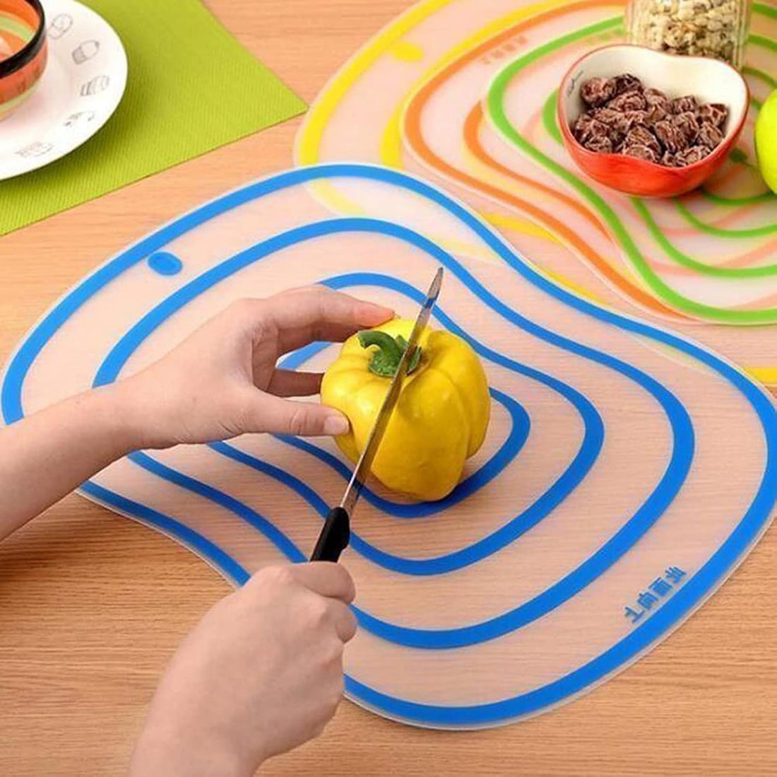 Best Cutting Board, Household Transparent Cutting Board Kitchen Cutting Board Rolling Face Cut Fruit Non-slip Large Creative Plastic Cutting Board15.74" x 11.81"
