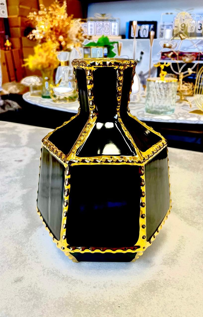 Porcelain Geomatric vase With A Unique Design From FLAMINGO (Short) - BLACK