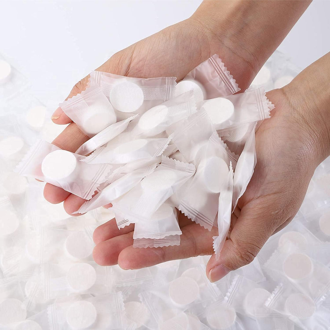 Mini Compressed Cotton Towels, Disposable Tablet Towels Mini Hands Wipes Portable Compressed Coin Compact Tissue for Travel Camping Hiking Outdoor Sports