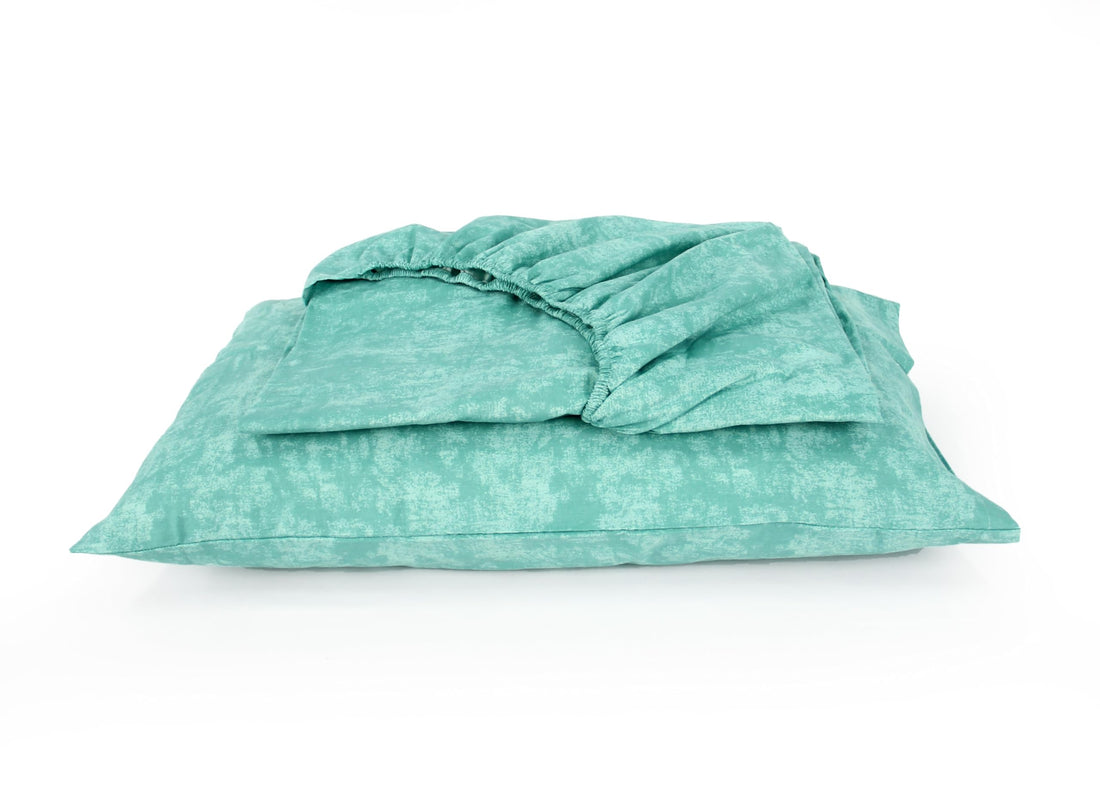 Premium Luxury Bed Sheet Set – Extra Soft, Breathable & Skin-Friendly Fitted Sheet with Deep Elastic Pockets, 1 Pillowcases & 1 Fitted Sheet Included, Random Mint Green Color, 120x200 CM