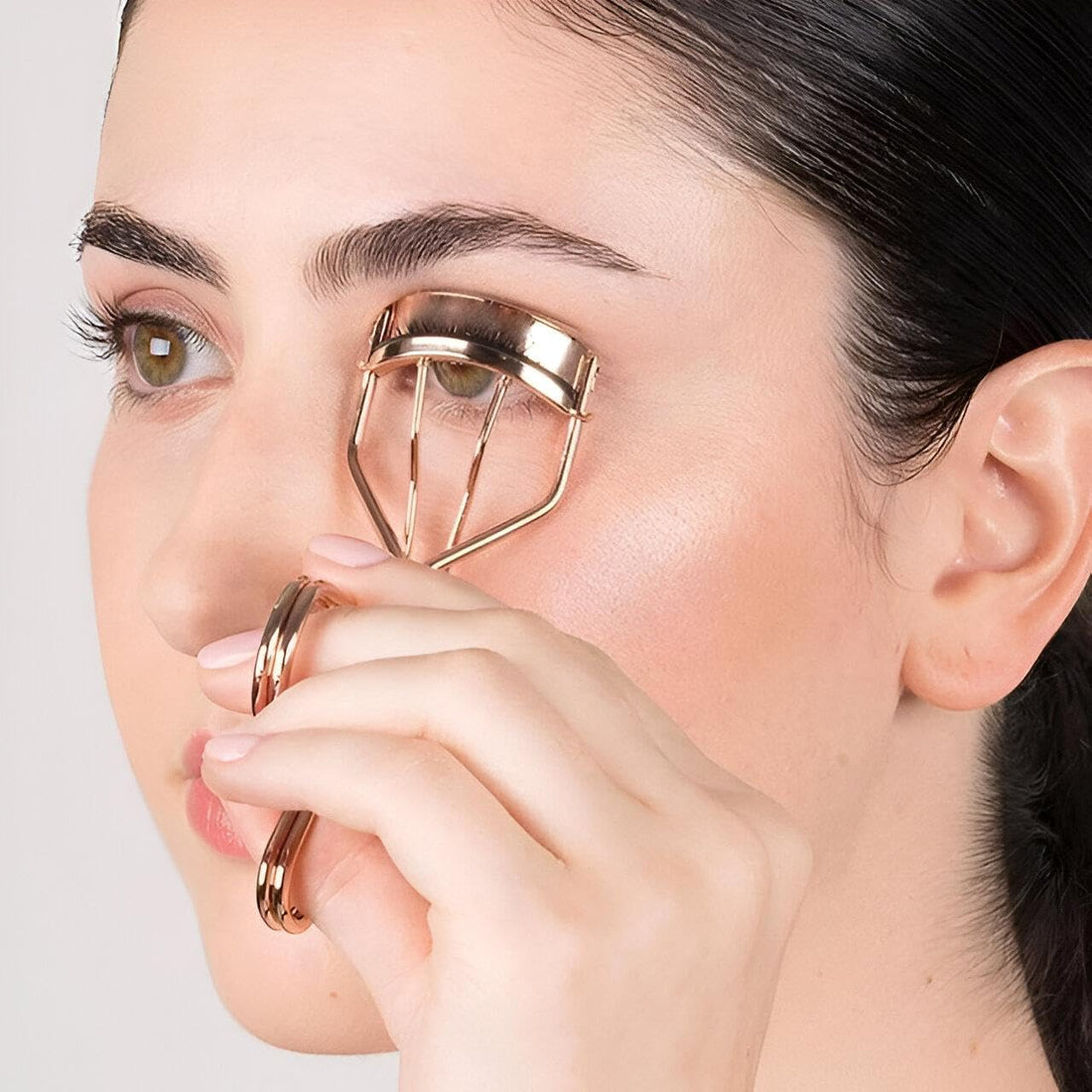 Professional Lash Care - Enjoy long-lasting beautiful eyelash curls with our premium quality stainless steel eyelash curler.Ergonomically designed to fit all eye shapes, compact for easy travel