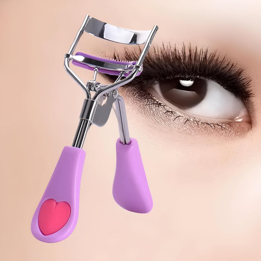 Eyelash Enhancer - Elevate your hairdressing experience with this eyelash curler that ensures beautifully shaped lashes, making your eyes stand out without any mascara for a fresh and dramatic look.