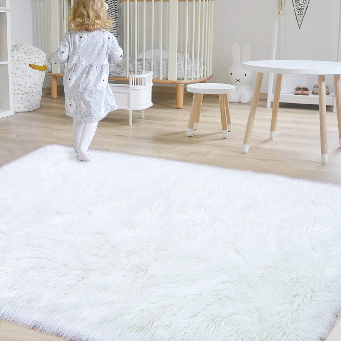 Soft Fluffy Faux Fur Bedroom Rugs 4 x 6 Feet Indoor Wool Sheepskin Area Rug for Girls Baby Living Room Chair Sofa Home Decor Floor Carpet, White