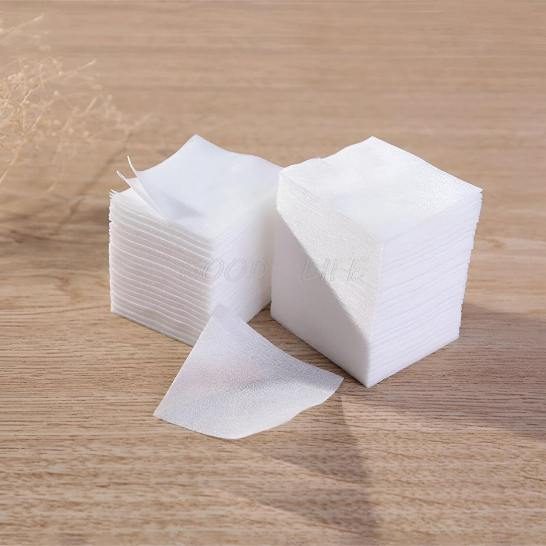 Makeup Remover - 1000 Count Soft Cotton Pads Ideal for Effortless Makeup Removal, Suitable for Face, Lips, and Eyes, Made from 100% Pure Cotton, Lint-Free and Multi-Purpose