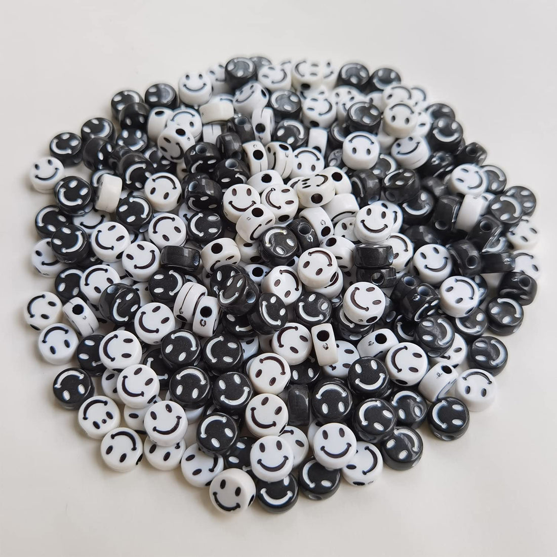 Teshee 300PCS Smiley Face Beads 10mm Small Beads Acrylic DIY Beads for Bracelets Necklace Earring Charms Jewelry Craft Handmade Making Supplies Bead Assortments (Acryl Black&White)