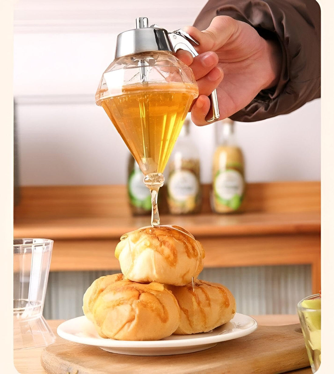 Easy Honey Serving - Our Honey Dispenser Features a Smart Design with a Lid, Dispenser, and Base, Allowing You to Serve the Perfect Amount of Honey Every Time.