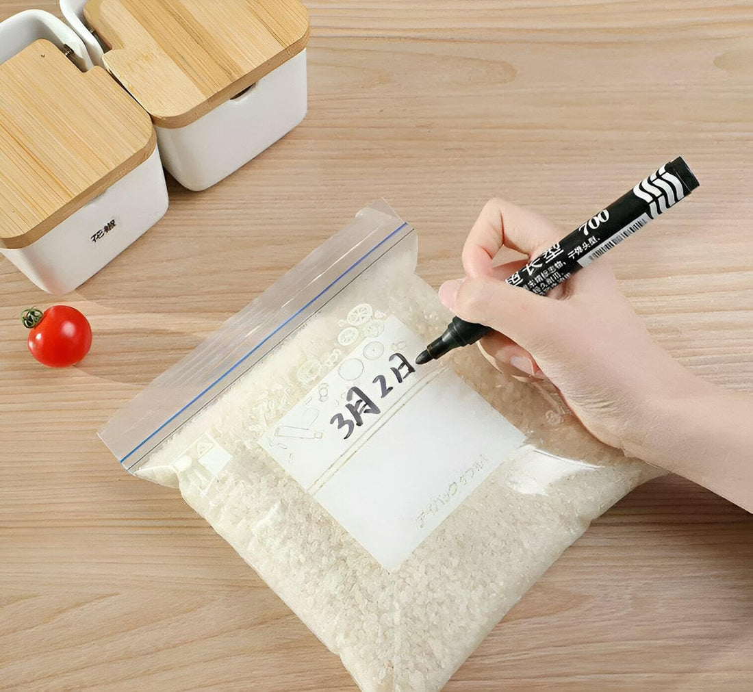 Sandwich Bags - Versatile and practical bags for storing sandwiches, fruits, and vegetables, featuring a strong closure and a space for writing item names and storage dates. (10 قطع مقاس كبير)