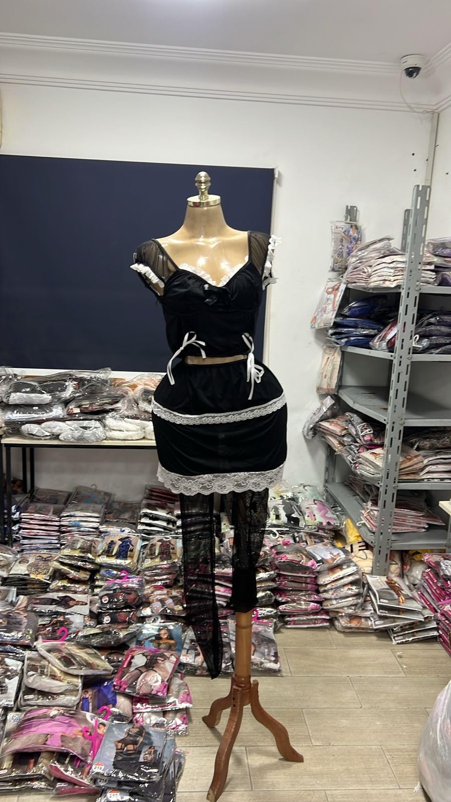 MANIKAN Women's French Maid Costume Black with White Lace Trim, Apron and Headpiece Included, Roleplay Outfit
