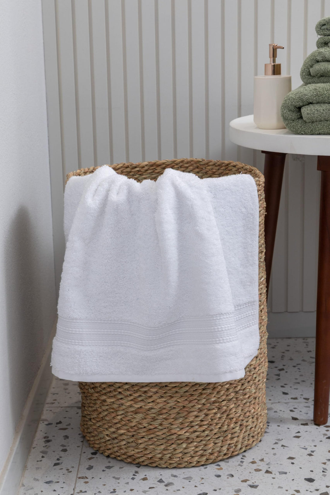 nit - White Bath Towel (650 GSM) – 100% Egyptian Cotton