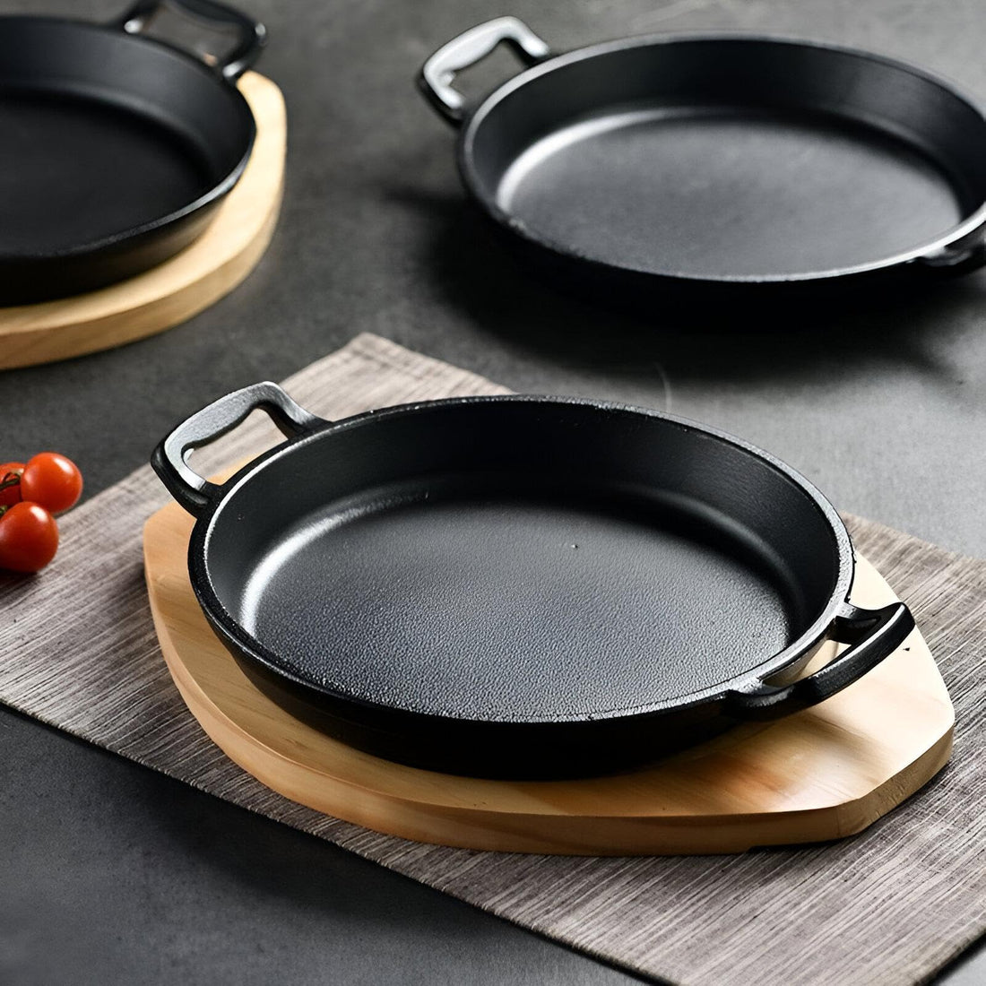 Stylish Kitchen Accessory - Non-Stick Fryer with Beautiful Wooden Stand for Effortless Cooking and Long-Term Durability in Any Kitchen (مقاس 22)