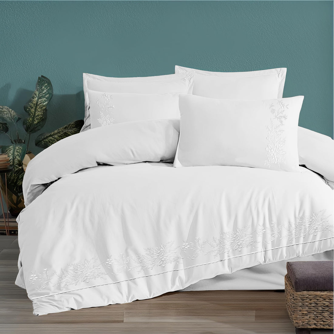 Julie Alpha 1002 Gold Bed Set 5-Pieces, White