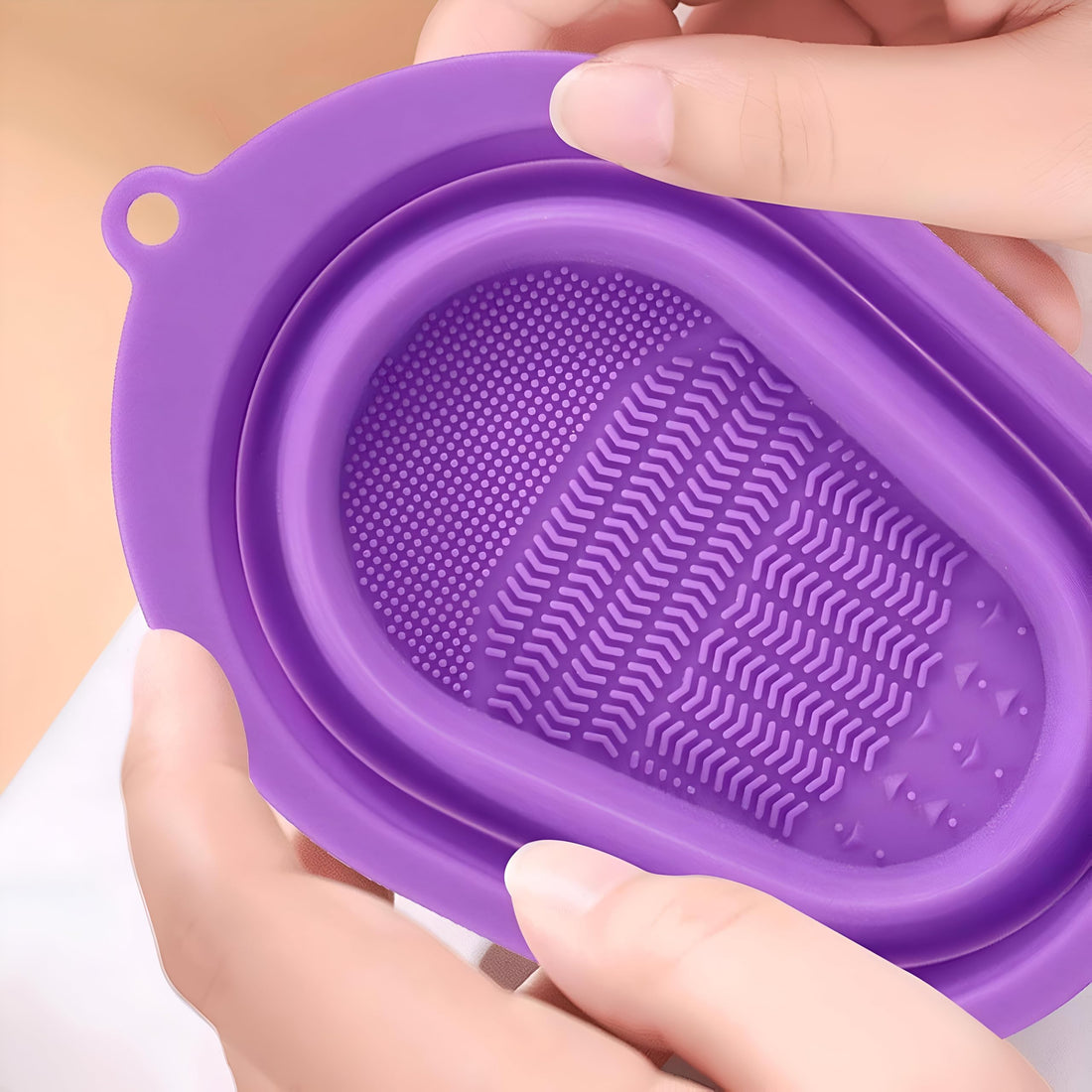 Makeup Brush Cleaner Pad - Soft and Durable Silicone Washing Mat with Foldable Bowl Design, Perfect Portable Cleaning Tool for Quickly Removing Cosmetic Residue and Dirt from Brushes