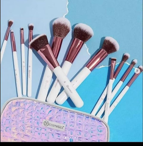 Makeup Bag for Women with 12 Beauty Brushes - Organize Your Tools Professionally.