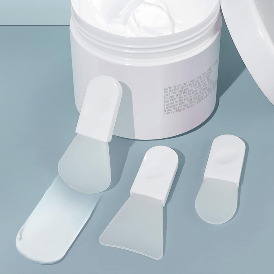 Professional Silicone Skincare Spatula Set 3 Pieces for Precise Application and Clean Removal of Creams and Masks with Compact Plastic Storage Box for Home and Salon Use