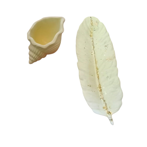 ALCONCRETE Jewelry Case, Seashell and Feather Design, Ring and Necklace Storage, White with Gold Accents (Feather, Cookie)