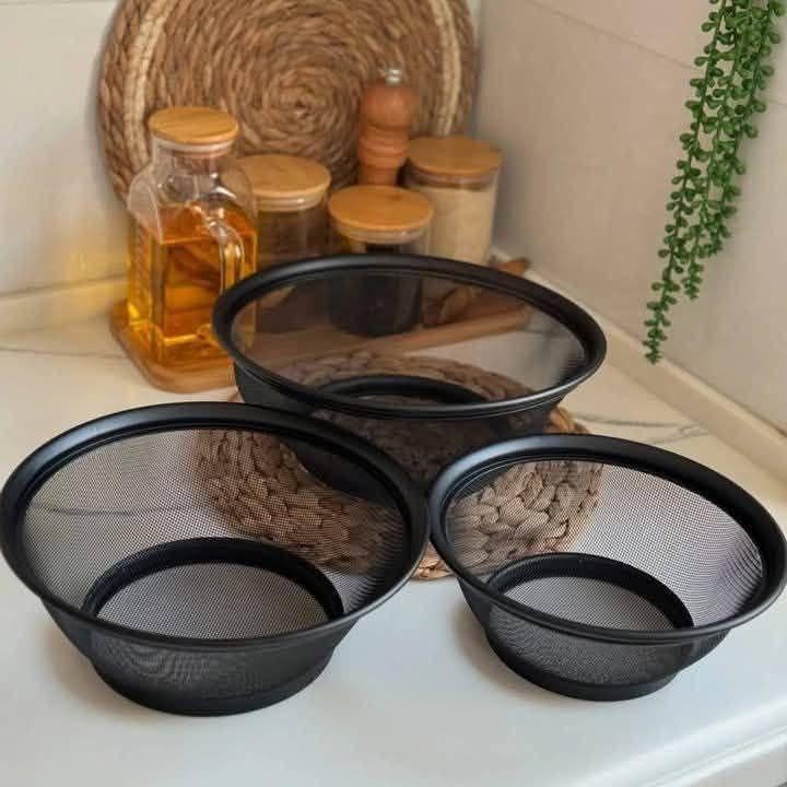 Kitchen Strainer Trio - Sleek Black Stainless Steel Design for Fast Drainage of Noodles, Veggies, and Berries