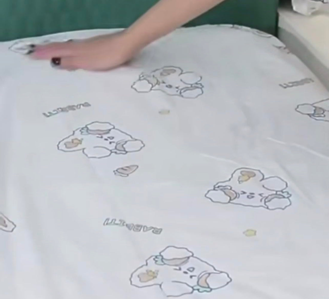 Disposable Travel Bedding Set Including Duvet Cover 220x240cm, Sheet 220x240cm, Pillowcase 50x85cm, Cartoon Design