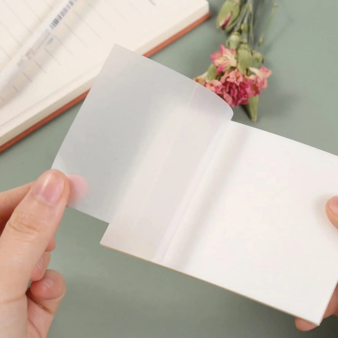 Transparent Sticky Notes, 50pcs Clear Self-Stick Note Pads, Clear Sticky Notes, Transparent Self Adhesive Removable Waterproof Notes Perfect for Writing and Taking Notes on Books (7cm*7cm)