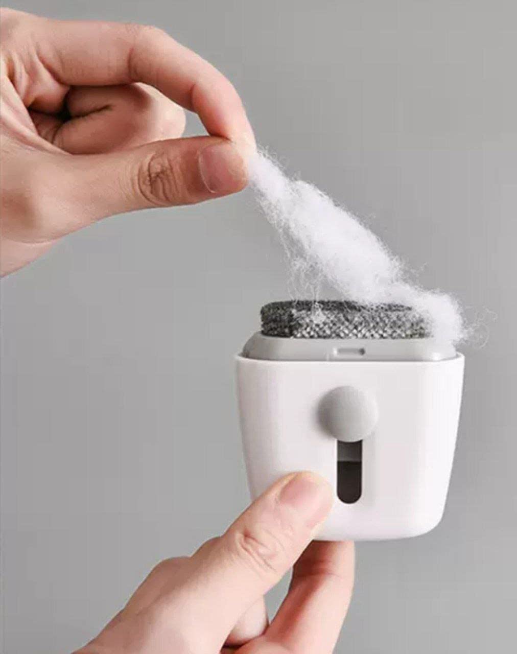 Lightweight and Easy to Use Lint Catcher – Get Clean & Lint Free Clothes in Seconds – Available from FASHION.HOME