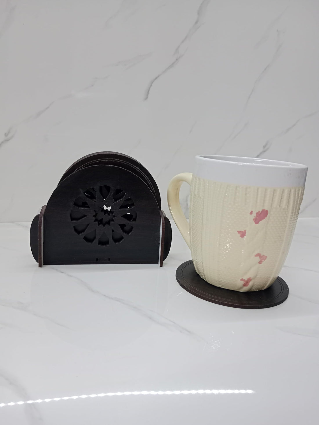 GALLERY DOAA Publication Gallery Wooden Coaster 7 Pieces and 3mm Thickness Holder (Dark (random brown or black))
