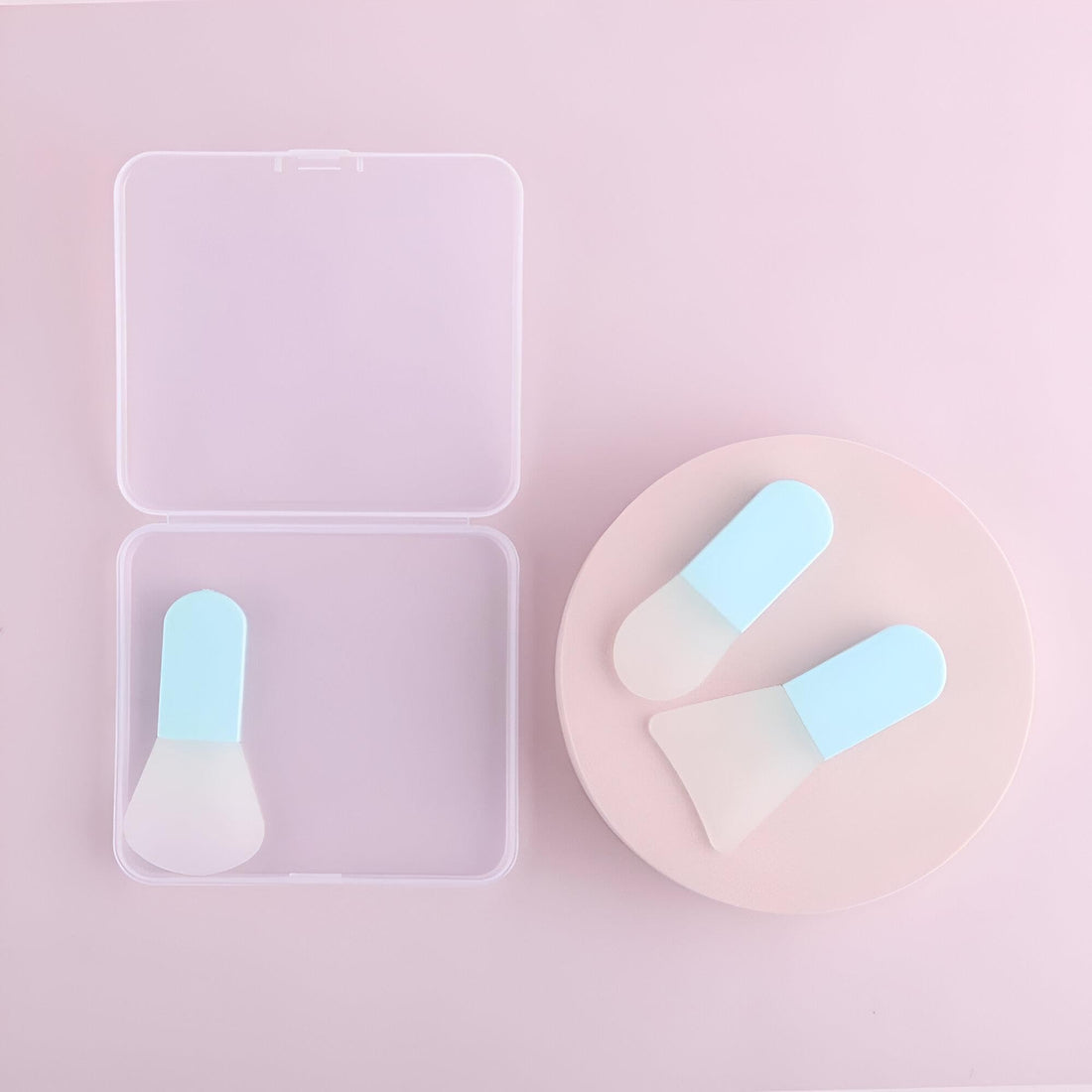Silicone Face Brush - Enhance your skincare routine with our set of 3 silicone brushes, perfect for applying makeup masks, clay masks, eye masks, and facial cleansers for a rejuvenating experience.