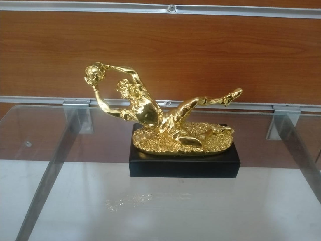 Gifticious Oscar Goalkeeper Trophy - Premier Award for Exceptional Goalkeepers and Sports Enthusiasts, Black Horse