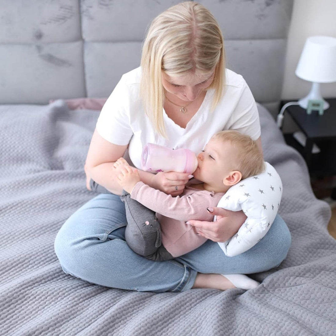 Comfortable Nursing Pillow: Comfort for Moms and Dads Everywhere - Generic