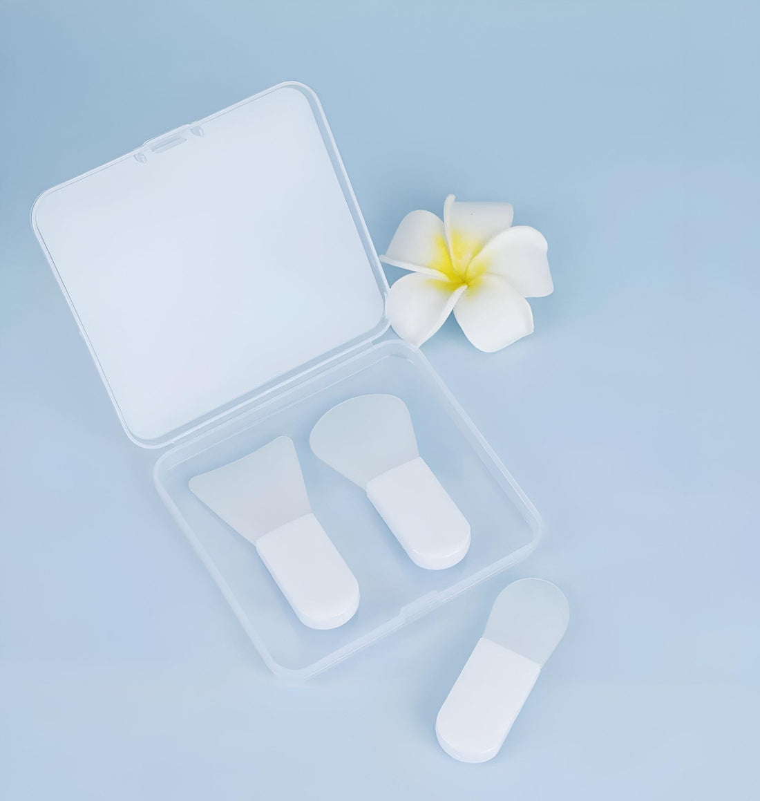 Silicone Makeup Brushes - Enjoy ultimate convenience with our set of 3 silicone brushes designed for flawless makeup application, including face mask, clay mask, eye mask, and facial cleanser.