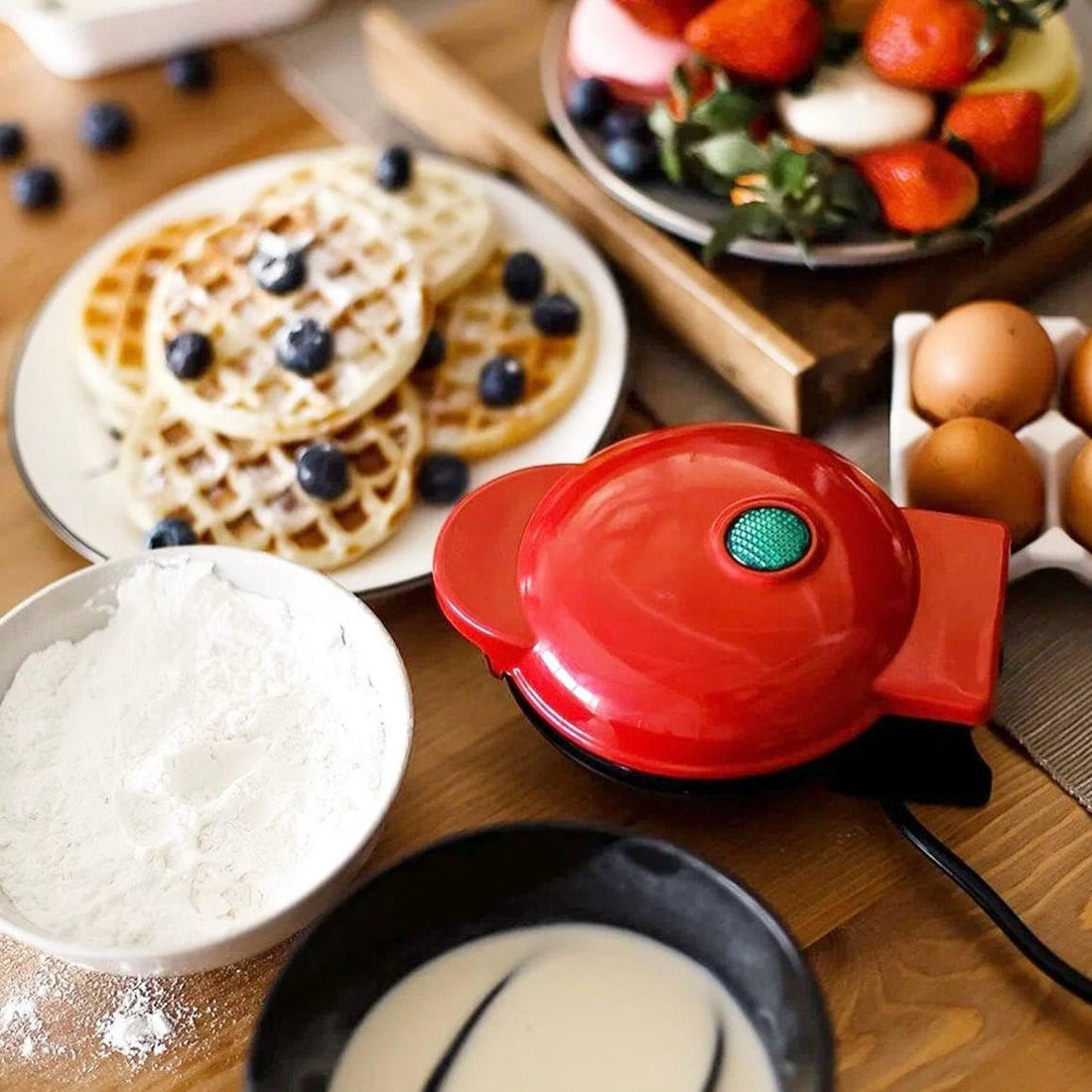 Mini Waffle Maker "Gourmet" Adds a delicious taste to your breakfast! mini size and easy to use at home or on the go. 350 watts power and non-malleable surface - Generic
