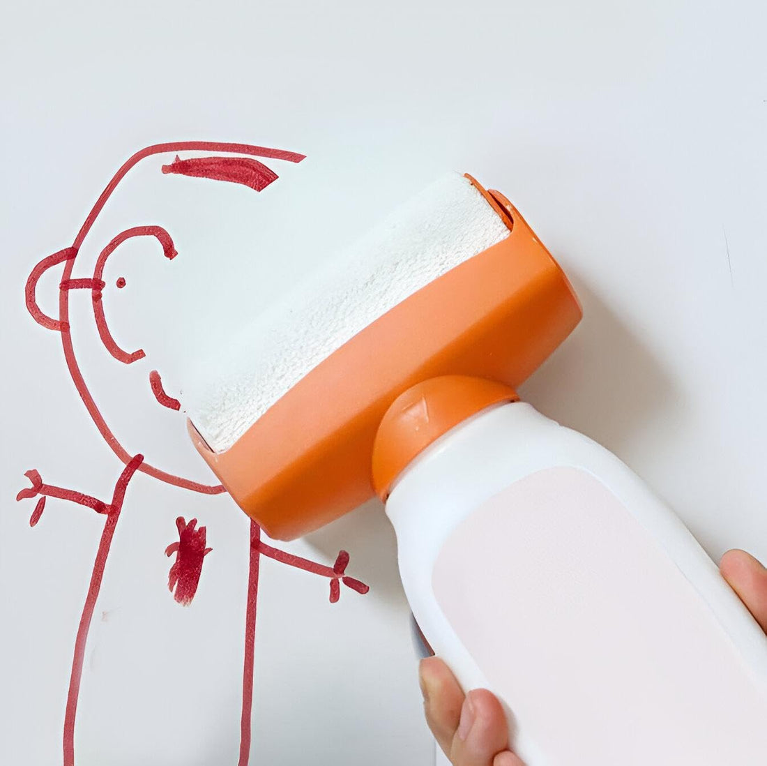 Magic wall paint repair tool - a small roll to remove children's drawings and graffiti - perfect and quick coverage in one step.